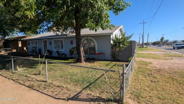 3833 W TAYLOR Street, Phoenix, AZ 85009