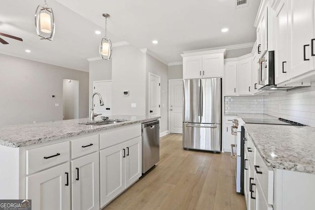 108 Whitebark Trail, Richmond Hill, GA 31324