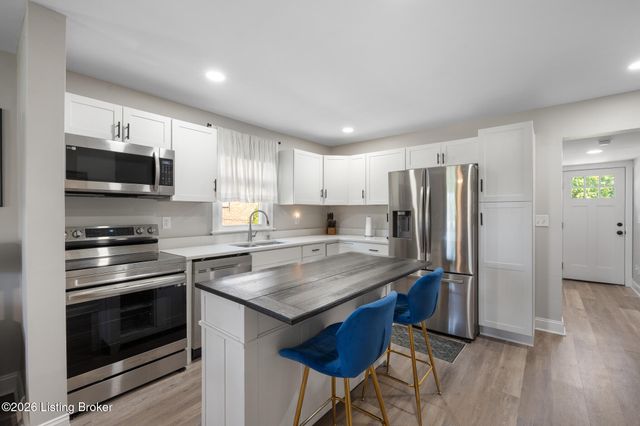 5214 Valley Station Rd, Louisville, KY 40272