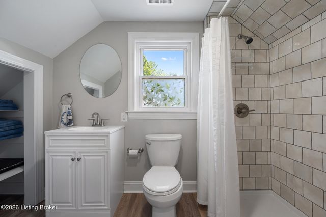 5214 Valley Station Rd, Louisville, KY 40272