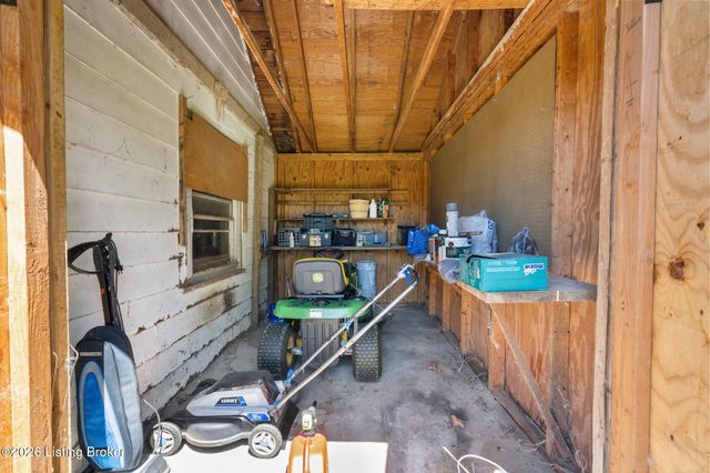 5214 Valley Station Rd, Louisville, KY 40272