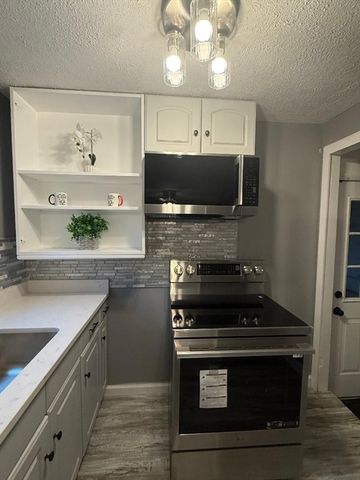 36 Daley St, Chicopee, MA 01013