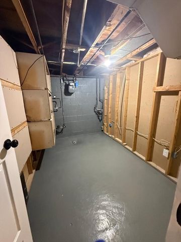 36 Daley St, Chicopee, MA 01013