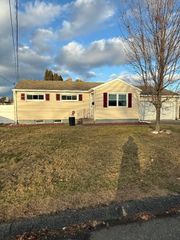 36 Daley St, Chicopee, MA 01013