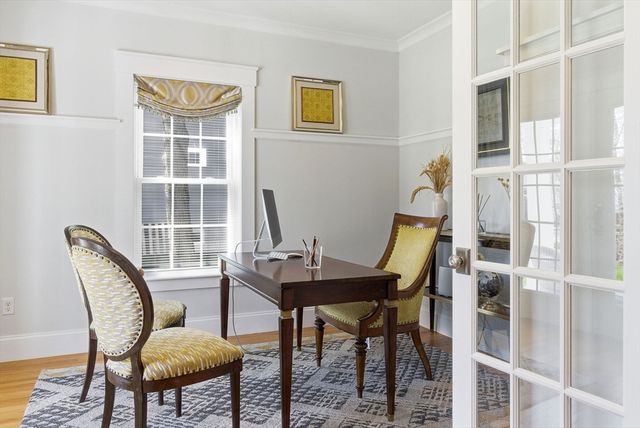 72 Hancock St, Bedford, MA 01730