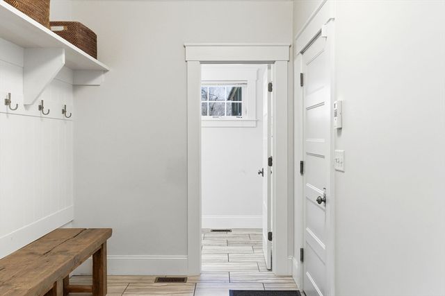 72 Hancock St, Bedford, MA 01730