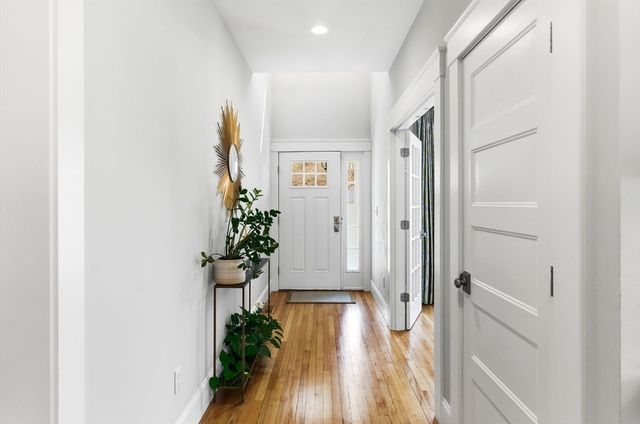 72 Hancock St, Bedford, MA 01730