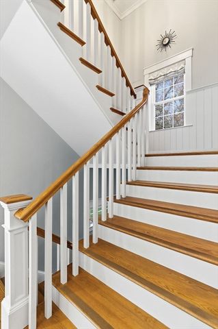 72 Hancock St, Bedford, MA 01730