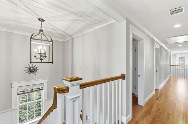 72 Hancock St, Bedford, MA 01730