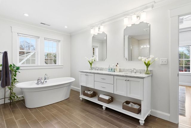 72 Hancock St, Bedford, MA 01730