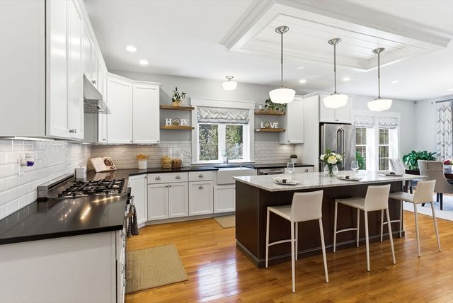 72 Hancock St, Bedford, MA 01730