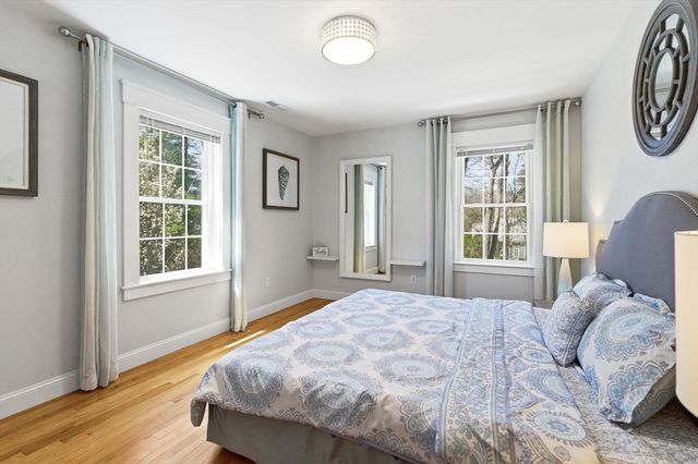 72 Hancock St, Bedford, MA 01730
