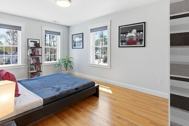 72 Hancock St, Bedford, MA 01730