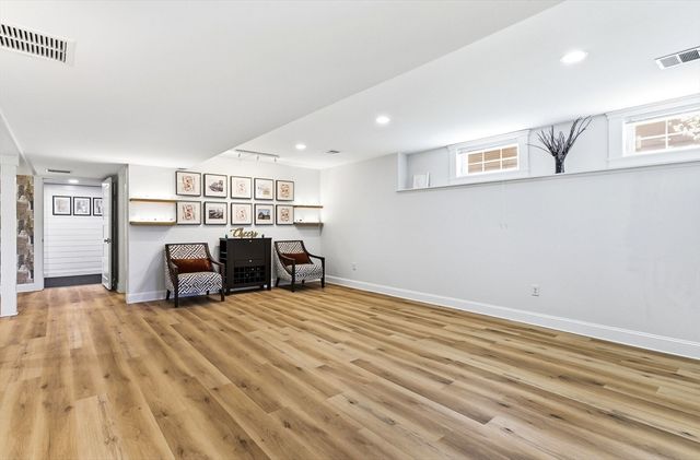 72 Hancock St, Bedford, MA 01730