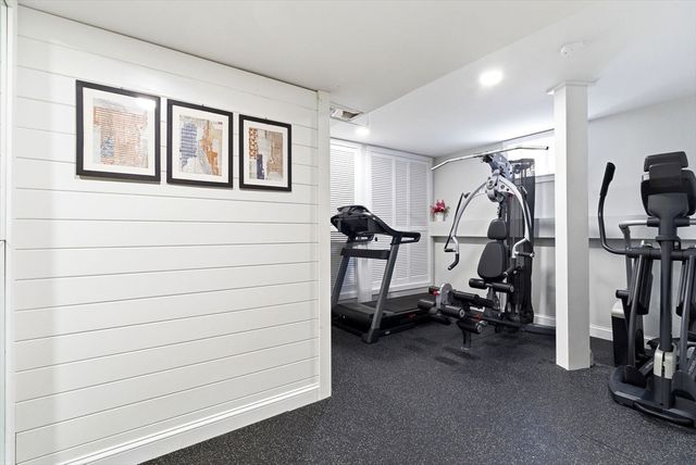 72 Hancock St, Bedford, MA 01730