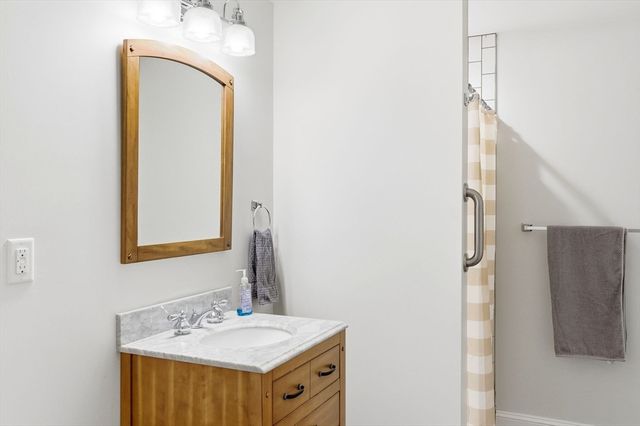 72 Hancock St, Bedford, MA 01730