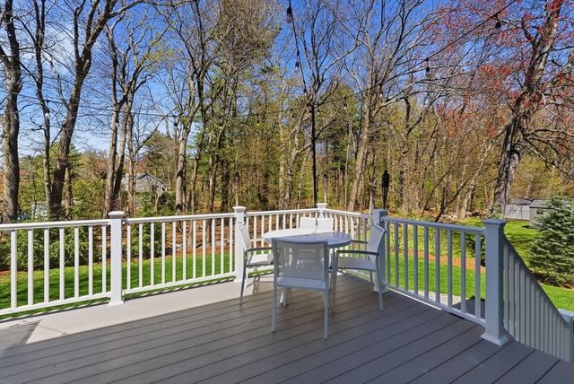 72 Hancock St, Bedford, MA 01730