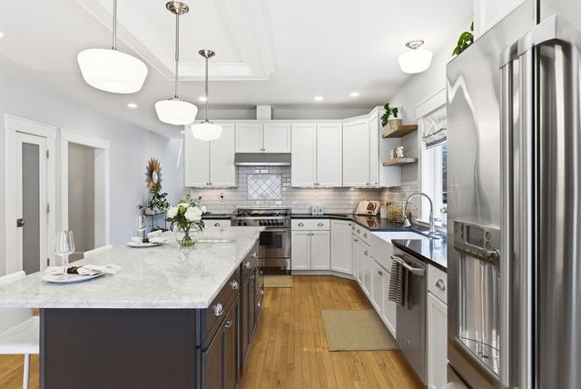72 Hancock St, Bedford, MA 01730
