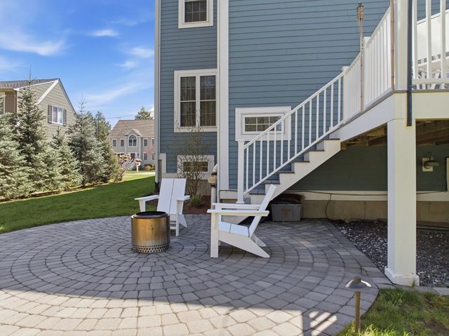 72 Hancock St, Bedford, MA 01730