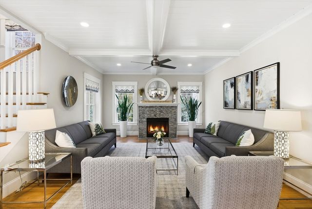 72 Hancock St, Bedford, MA 01730