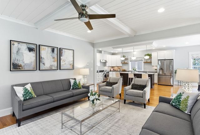 72 Hancock St, Bedford, MA 01730