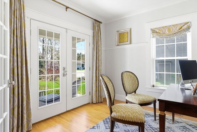 72 Hancock St, Bedford, MA 01730