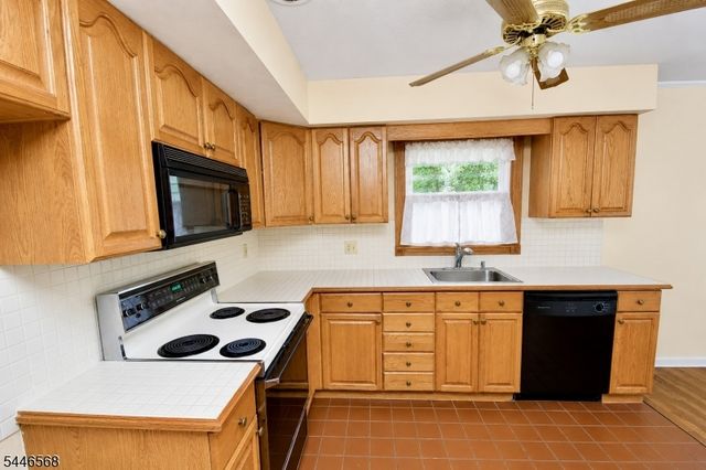 18 Summit Rd, Sparta Twp., NJ 07871