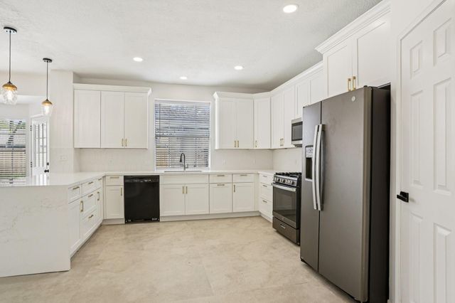 1808 N Mission Circle, Friendswood, TX 77546