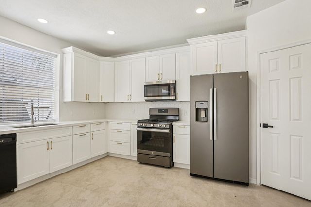 1808 N Mission Circle, Friendswood, TX 77546