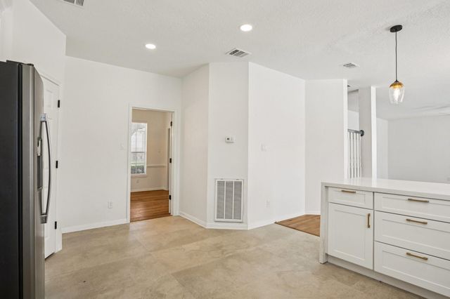 1808 N Mission Circle, Friendswood, TX 77546