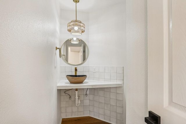 1808 N Mission Circle, Friendswood, TX 77546