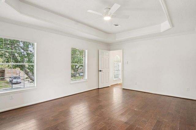 1808 N Mission Circle, Friendswood, TX 77546