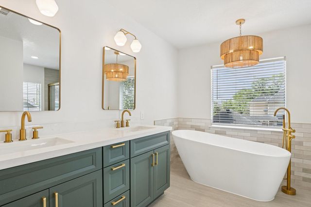 1808 N Mission Circle, Friendswood, TX 77546