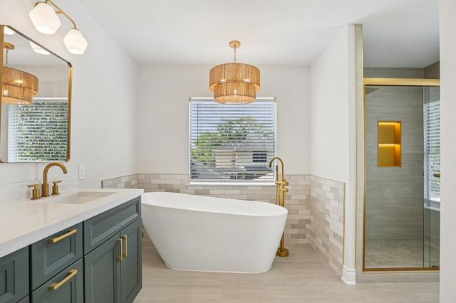 1808 N Mission Circle, Friendswood, TX 77546