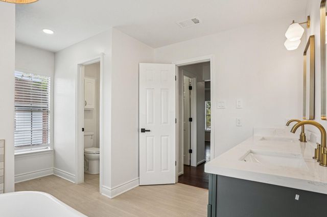 1808 N Mission Circle, Friendswood, TX 77546
