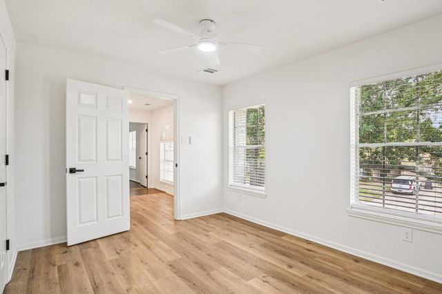 1808 N Mission Circle, Friendswood, TX 77546