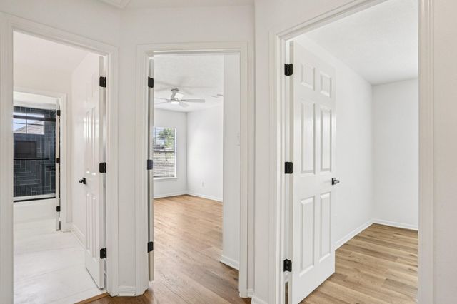 1808 N Mission Circle, Friendswood, TX 77546