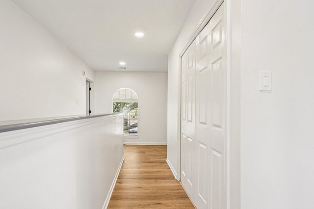 1808 N Mission Circle, Friendswood, TX 77546