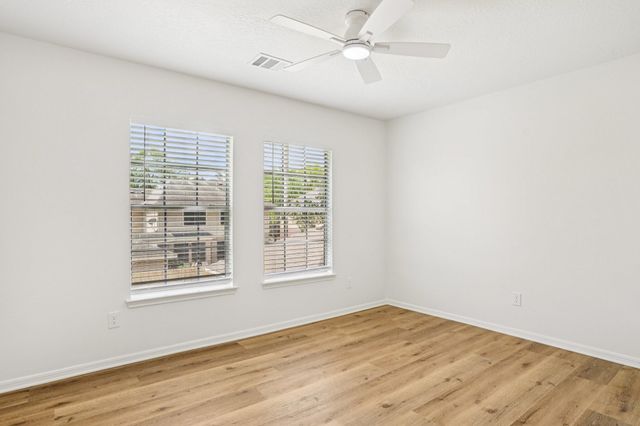 1808 N Mission Circle, Friendswood, TX 77546