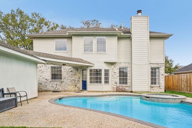 1808 N Mission Circle, Friendswood, TX 77546