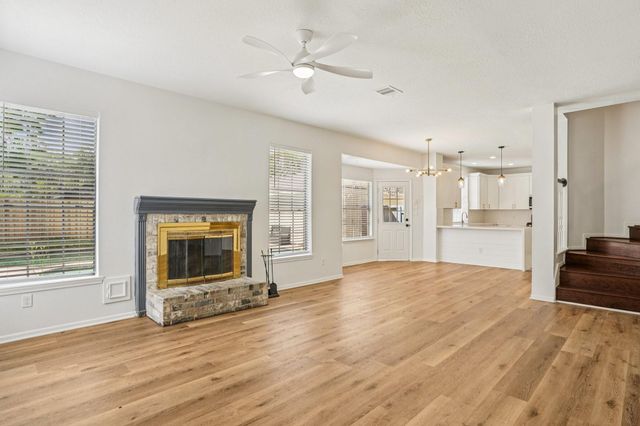 1808 N Mission Circle, Friendswood, TX 77546