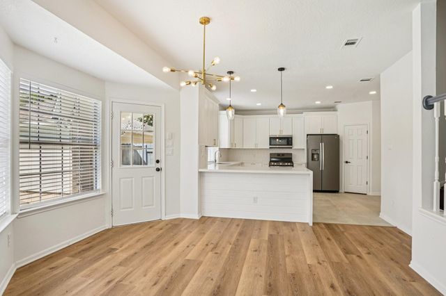 1808 N Mission Circle, Friendswood, TX 77546