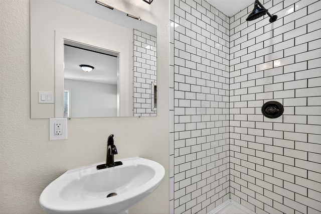 409 W Burton Street, Sherman, TX 75092