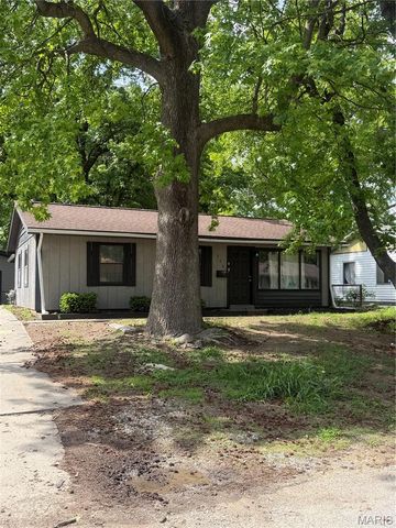 125 Saint Robert Drive, Cahokia, IL 62206