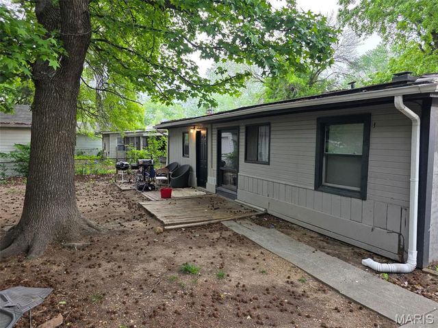 125 Saint Robert Drive, Cahokia, IL 62206