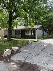 125 Saint Robert Drive, Cahokia, IL 62206