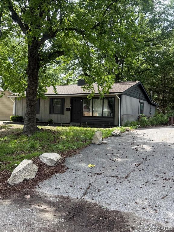 125 Saint Robert Drive, Cahokia, IL 62206