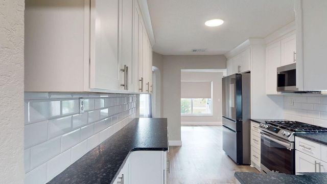 2495 37TH AVENUE N, St Petersburg, FL 33713