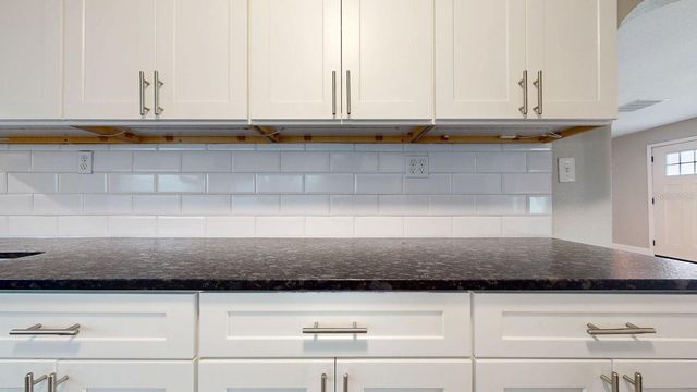 2495 37TH AVENUE N, St Petersburg, FL 33713