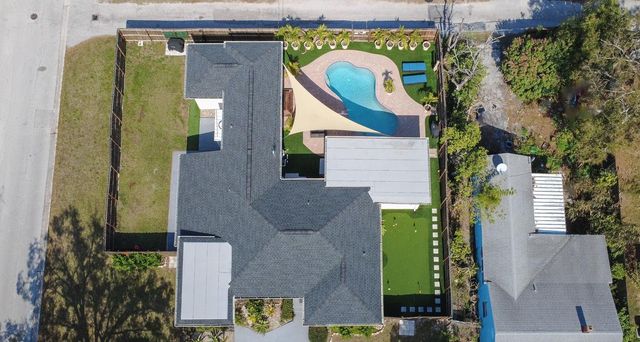 2495 37TH AVENUE N, St Petersburg, FL 33713